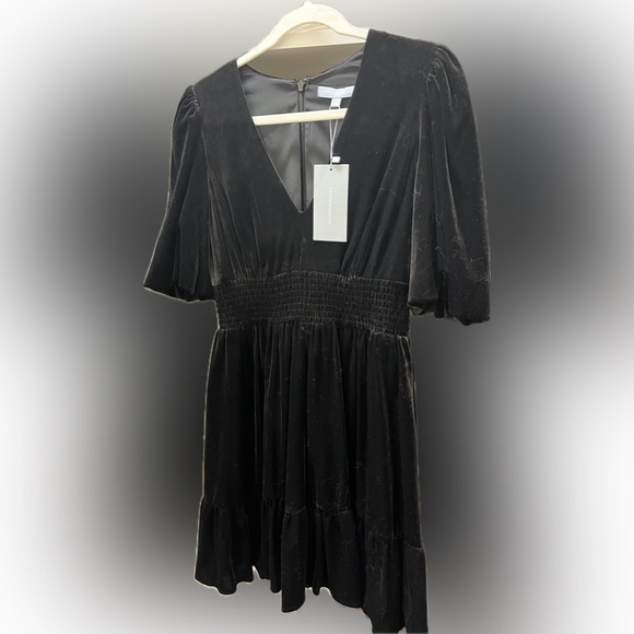 NEW black velvet elegant v-neck dress! - Picture 3 of 4